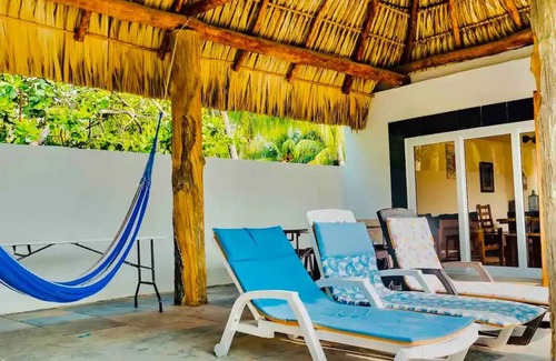 Iztapa House | Rancho María René/Piscina privada y wifinn
