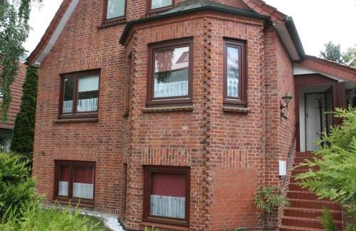 Timmendorfer Strand House | Raphael - "Roger Moore"