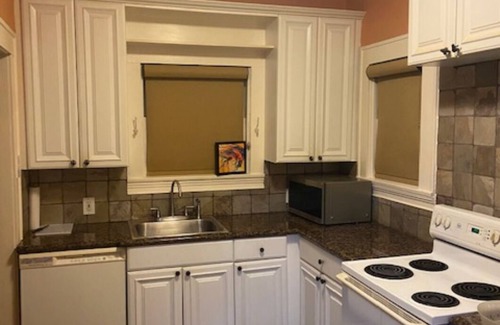 Neartown House | Rare 2-bedroom apartment neartown close to River Oaks