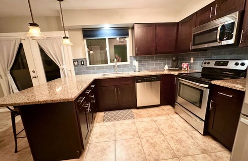 Tempe House | Rare 4 Bedroom Townhome with Backyard in Tempe