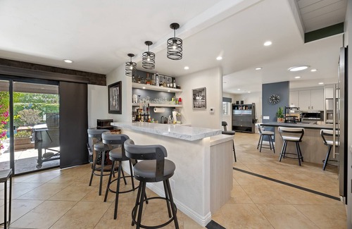 Palm Desert House | Rare 5-bedroom Compound in South Palm Desert ! Walk to El Paseo - Accomodates 12