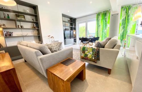 Bramley House | Rare & Breathtaking View With Secret Garden Bar