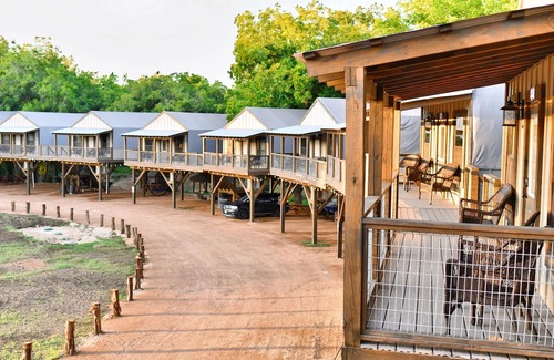 Sutherland Springs House | Rare Find! New waterfront Cabin with kayaking, hiking, pools & hot tub! SG25