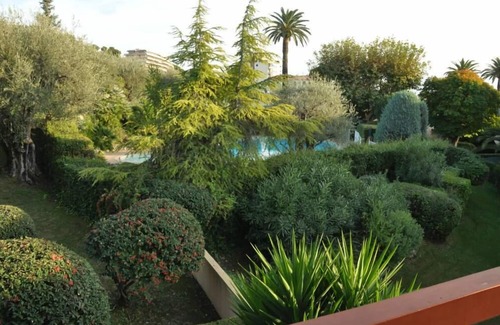 California - Pezou Apartment | Rare gem, rooftop villa, 150m2 living space on park, janitor air-conditioning, pisc, pkg,