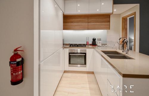 Dubai Marina Apartment | Rare Holiday Homes - Near Madame Tussauds - Dubai Marina - Studio One - R209