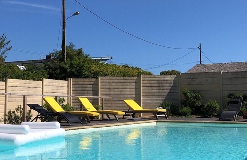 Moliets-et-Maa House | Rare: On the edge of the dune, 100m walk from the beach, house with swimming pool, sleeps 10.