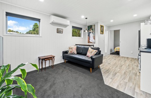 Raumati Beach House | Raumati Retreat - Raumati Beach Holiday Home