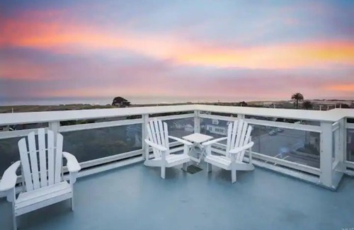 Fort Bragg Apartment | Raven Room - Historic Weller House Water Tower