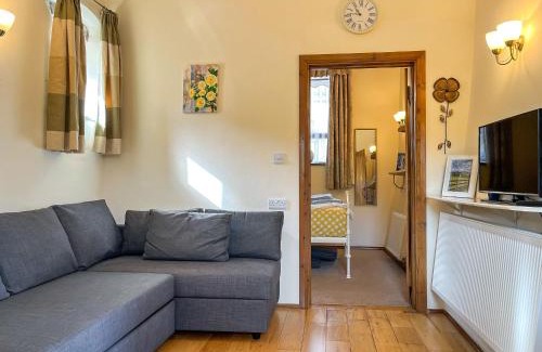 Newton Grange House | Ravenscliffe Cottage