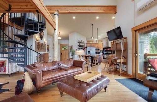 Packwood Cabin | Ravenwood | Rainier View | 1 Bed, 2.5 Bath