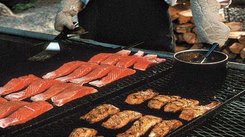 Mendenhall Valley Apartment | Raw Gold - Affordable, Near Mendenhall Glacier, Trails, and Conveniences - DISCOUNTS ON TOURS!