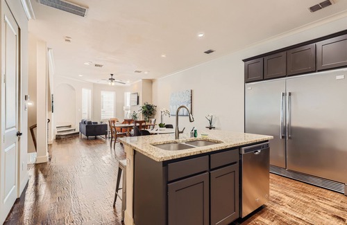 Oak Lawn House | Rawlins 405 Home: 3 Bedroom Retreat Near Dallas TX