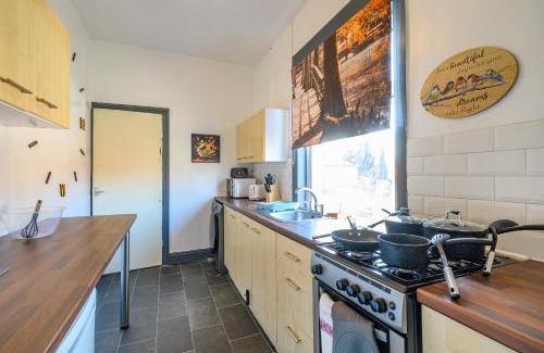 Churwell House | -RB27A- For your relaxed & Cosy stay,Free Parking