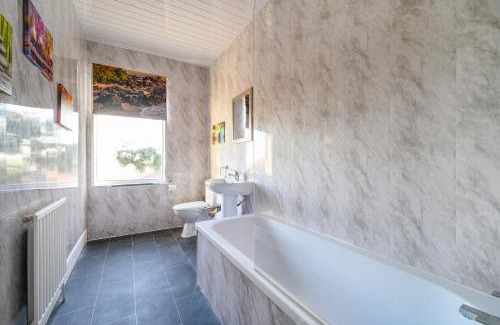 Churwell House | -RB27A- For your relaxed & Cosy stay,Free Parking