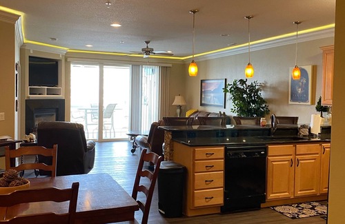 Osage Beach Condo | Read 5 Star Reviews! Luxurious upscale Lands End Connecting condo. AmazingVi