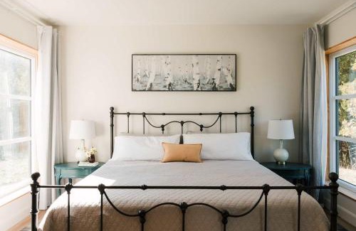 Tyendinaga House | Readwood Hangout