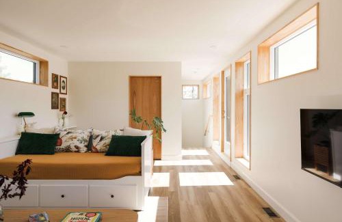 Tyendinaga House | Readwood Hangout