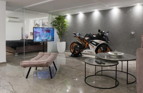 Haifa Apartment | Real Superbike at your home - Bahai Gardens center