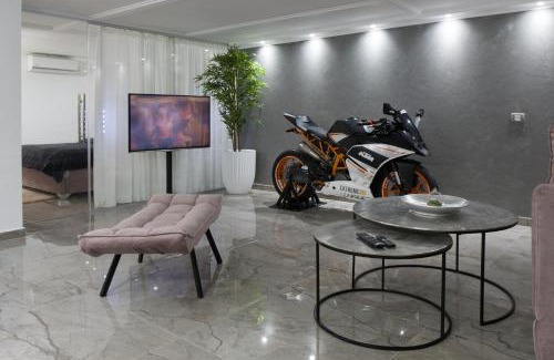 Haifa Apartment | Real Superbike at your home - Bahai Gardens center