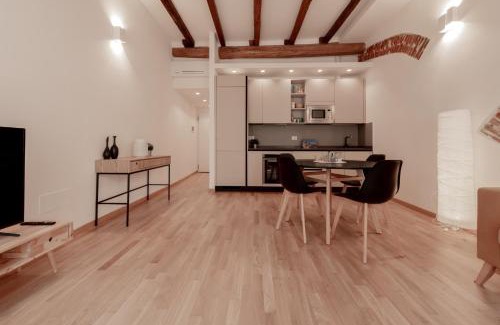 Historic Center Apartment | Realkasa La Finestrella Sui Portici