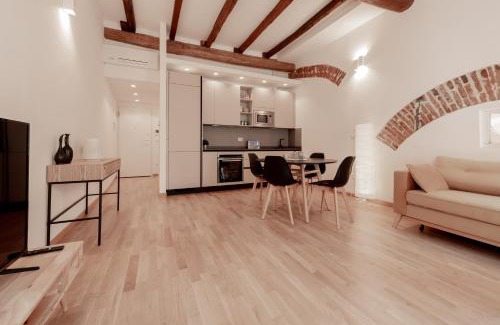 Historic Center Apartment | Realkasa La Finestrella Sui Portici
