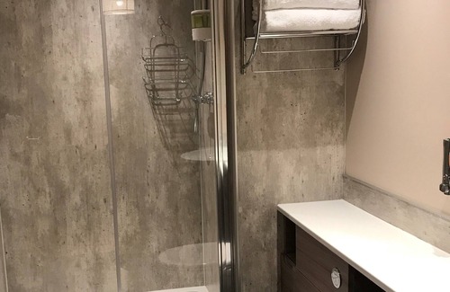 Lerwick Apartment | Reawick - sleeps 4 guests 1 bedroom, Double sofa bed in living room