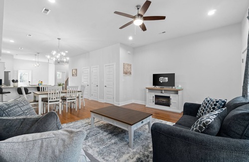 Clarksville House | Rebecca's Downtown Luxury Living (527 N 1st St, #C)