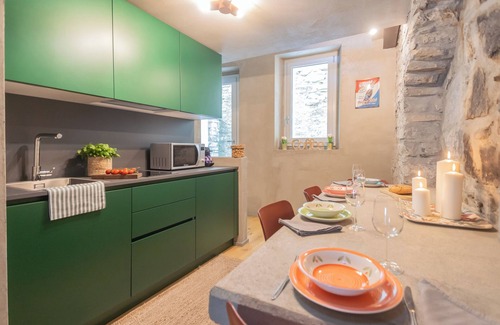 Carate Urio Apartment | Rebecca Suite nearby Urio's Castle