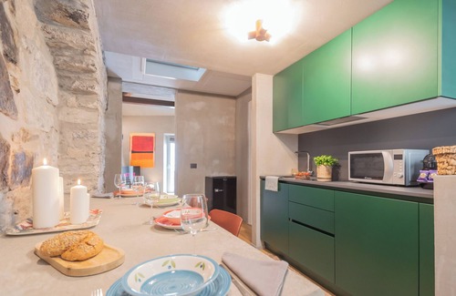 Carate Urio Apartment | Rebecca Suite nearby Urio's Castle