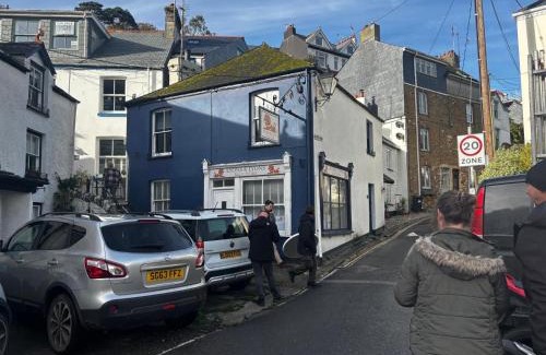 West Looe Apartment | Recently On BBC 1s BEYOND PARADISE - Prospect House is TWO PRIVATE APARTMENTS in this 17th CENTURY COTTAGE - Apartment 2 has a KIDS CABIN BUNK ROOM - Book both apartments for ONE LARGE HOUSE with Connecting Door In Lobby - PUBLIC PARKING OUTSIDE