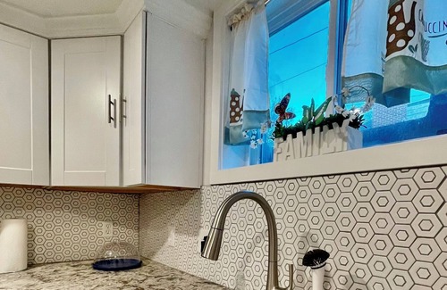 Holladay House | RECENTLY REMODEL 4 BEDROOMS 2 KITCHENS 2 LAUNDRIES 2 BATHROOM