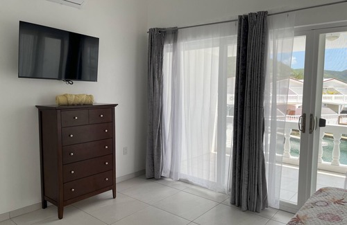 Jolly Harbour Villa | Recently renovated villa close to the beach