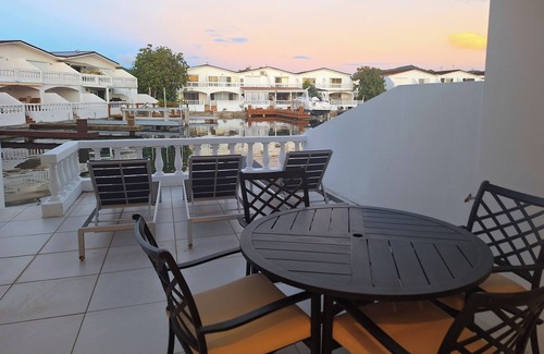 Jolly Harbour Villa | Recently renovated villa close to the beach