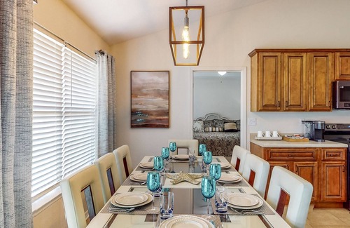 Northwest Pensacola House | Recently Updated Home with a Fire Table