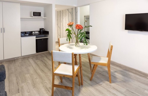El Centro Apartment | Recoleta Chic: apartment steps from Arroyo Street