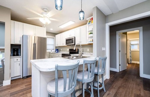 Stevensville House | Red Arrow Retreat in the Heart of Southwest Michigan's Beach and Vineyard Bliss.