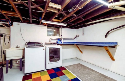 Stevensville House | Red Arrow Retreat in the Heart of Southwest Michigan's Beach and Vineyard Bliss.