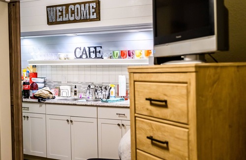 Oakhurst House | Red Barn Haven - Your Romantic Yosemite Getaway!