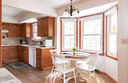 Logan House | Red Brick Ranch 3BR Sleeps 12 Hot Tub Scenic Hocking Hills Retreat