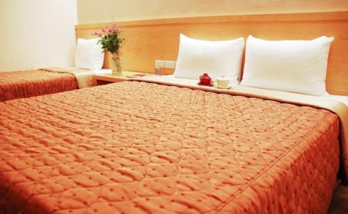 Ximending Hotel | Red Cabin Inn