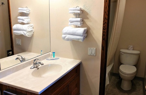 Windom Hotel | Red Carpet Inn