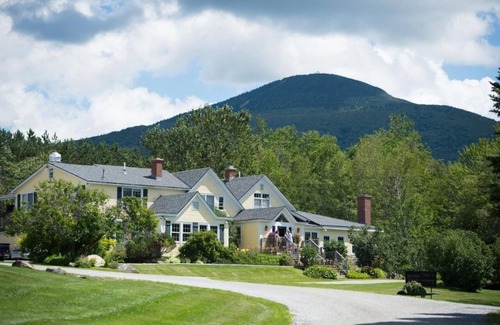 Mendon Apartment | Red Clover Inn: Queen Suite near Killington