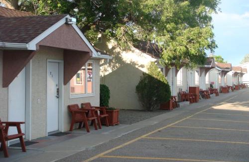 Fort Macleod Hotel | Red Coat Inn Motel