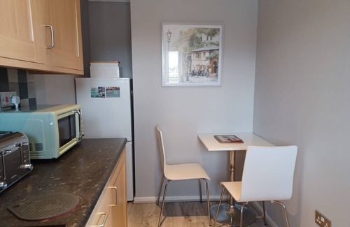Dunstable Apartment | Red Door Malt - Huku Kwetu (Dunstable)