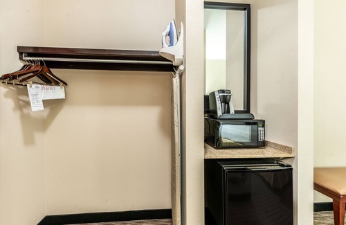 Mineral Wells Hotel | Red Lion Inn & Suites Mineral Wells