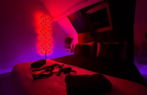 Souppes-sur-Loing Apartment | Red Pleasure Room Balneo