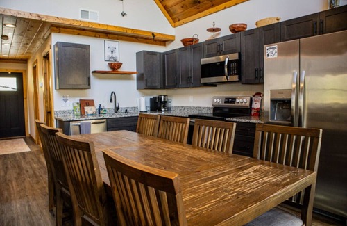 Campton Cabin | Red River Gorge Lazy Squirrel Hottub Firepit Wi-Fi