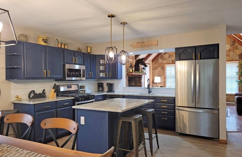 Albrightsville House | Red Rock Run - Lux 6 BR Secluded Hot Tub & Linens