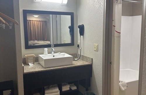 Anderson Hotel | Red Roof Inn Anderson, IN