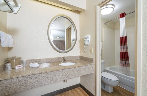 Chesapeake Hotel | Red Roof Inn Chesapeake Conference Center